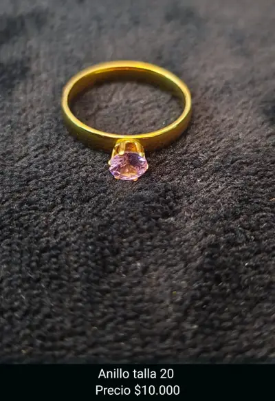 Anillo dorado con piedra brillante - miniatura 1