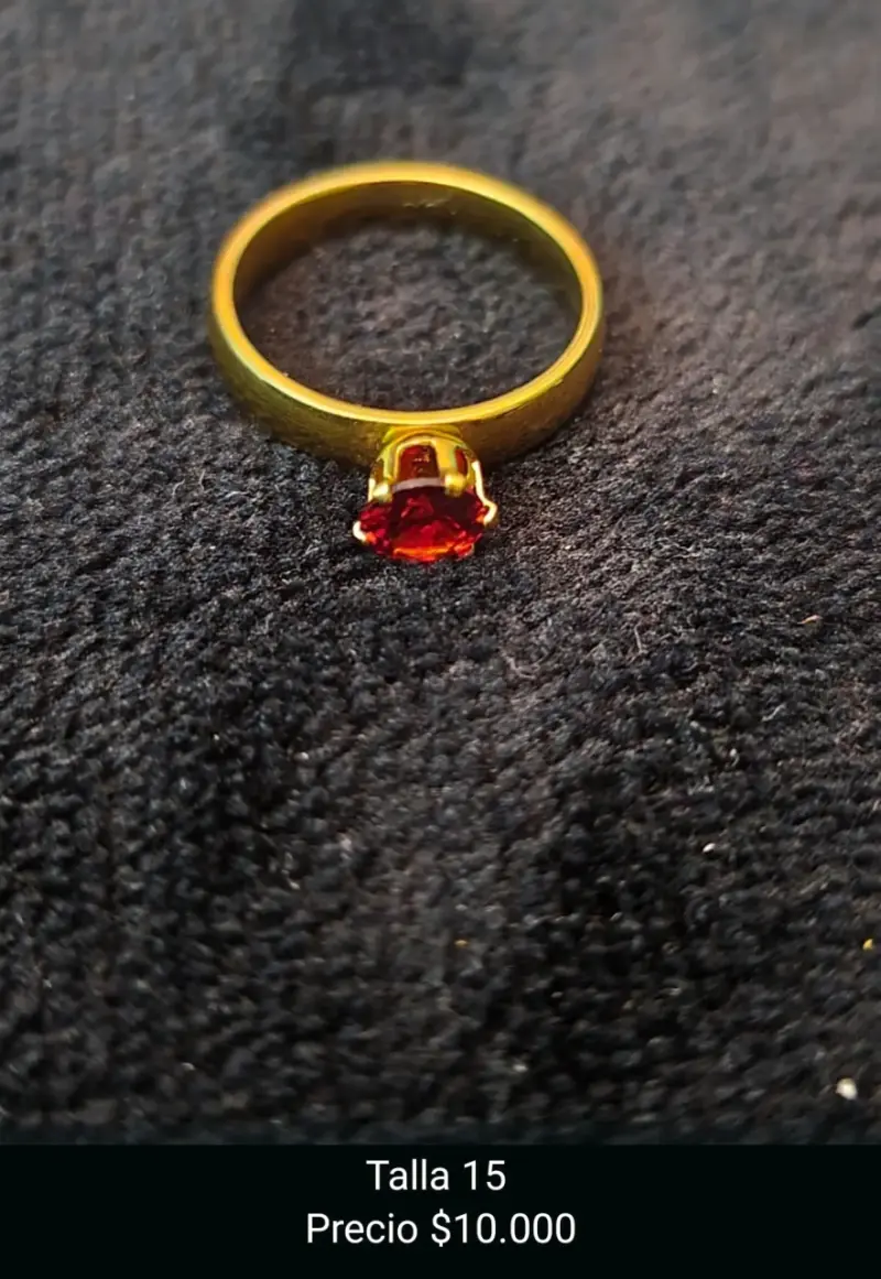 Anillo dorado con piedra brillante - 2
