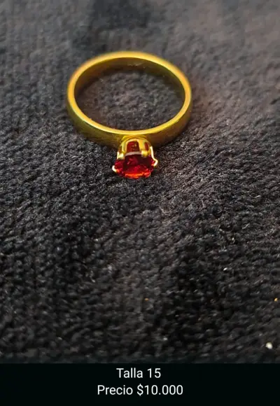 Anillo dorado con piedra brillante - miniatura 2