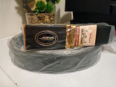 Cinturón de cuero clásico negro con hebilla dorada - miniatura 4