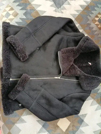 Chaqueta de invierno negra con forro de lana - miniatura 1