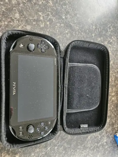 Consola PS Vita con estuche y juegos - miniatura 5