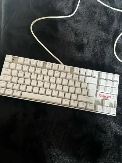 Teclado mecánico Redragon blanco - miniatura 1
