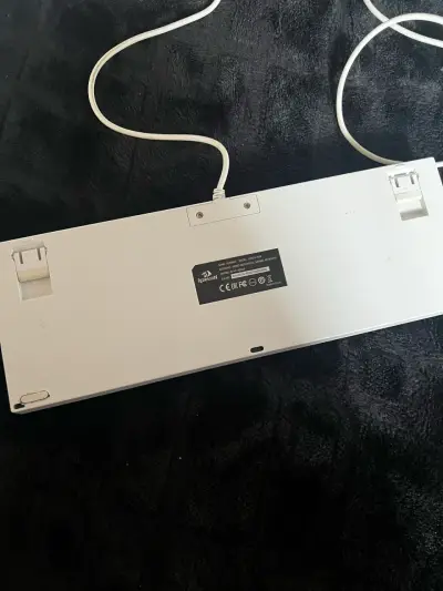 Teclado mecánico Redragon blanco - miniatura 2