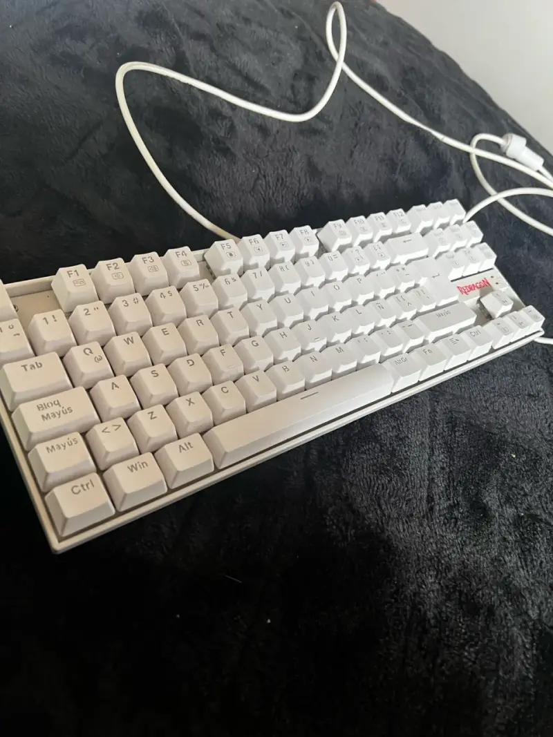 Teclado mecánico Redragon blanco - 3