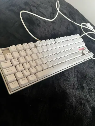 Teclado mecánico Redragon blanco - miniatura 3