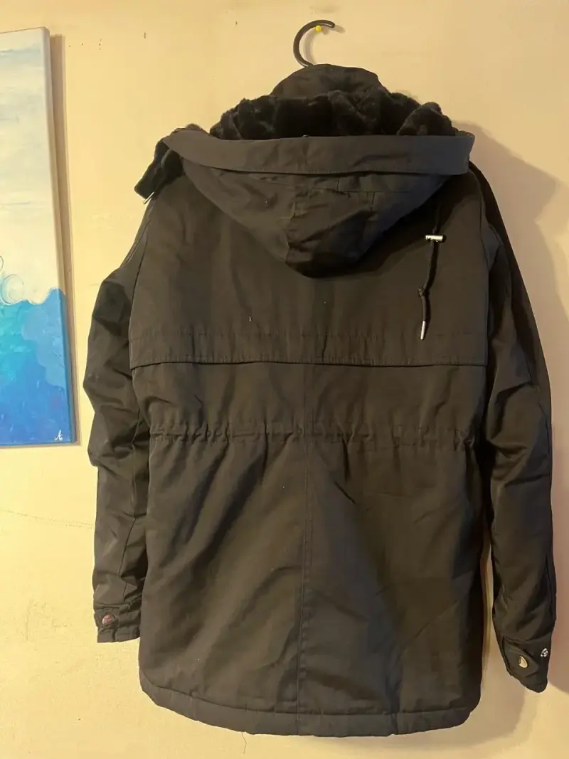 Chaqueta negra con capucha y bolsillos XL - 2