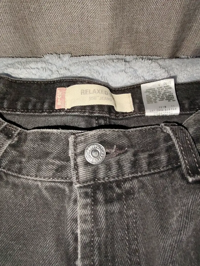 Jeans Levi's negros relajados para hombre y mujer - 2