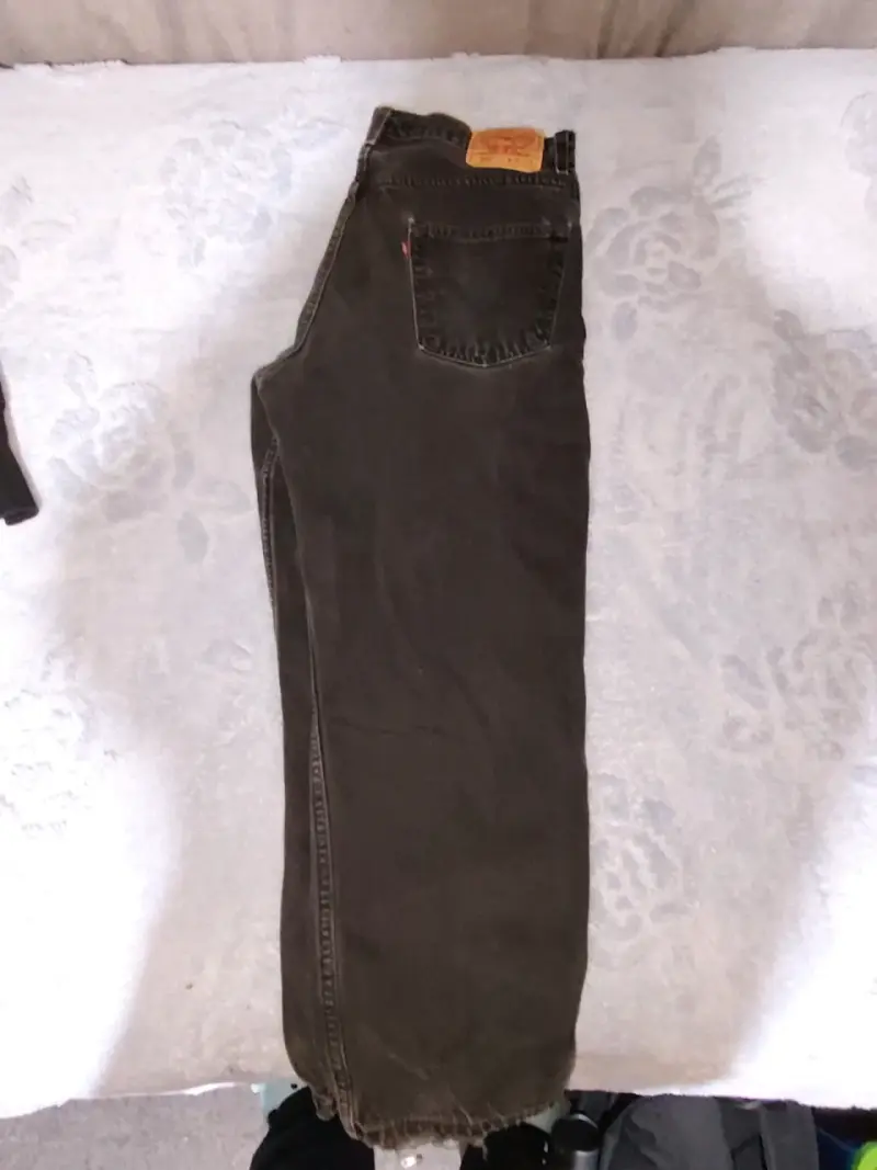 Jeans Levi's negros relajados para hombre y mujer - 3