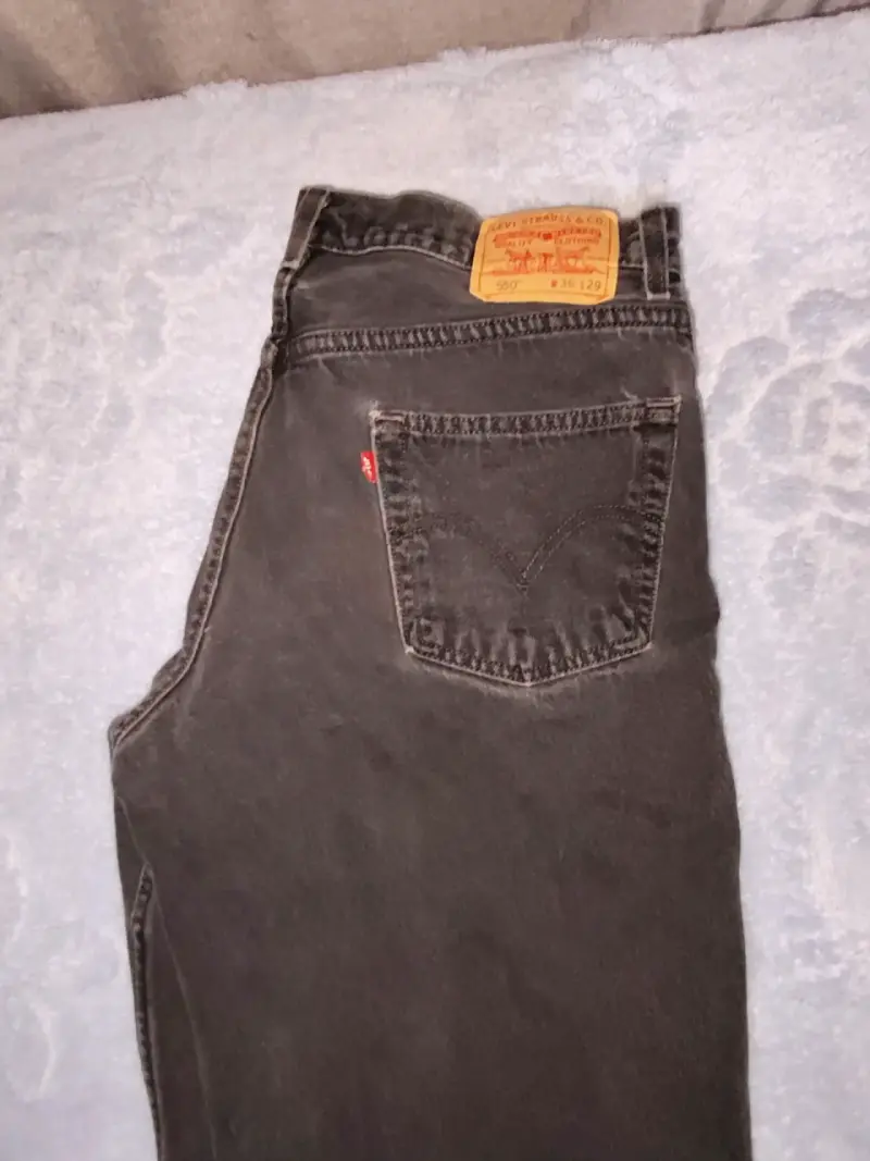 Jeans Levi's negros relajados para hombre y mujer - 4