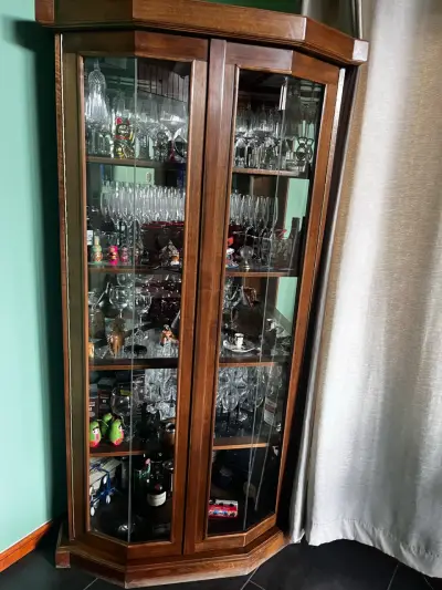 Vitrina Bar de madera con puertas de vidrio y luz - miniatura 1
