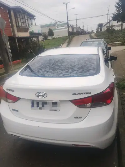 Hyundai Elantra 2013 en buen estado - miniatura 1
