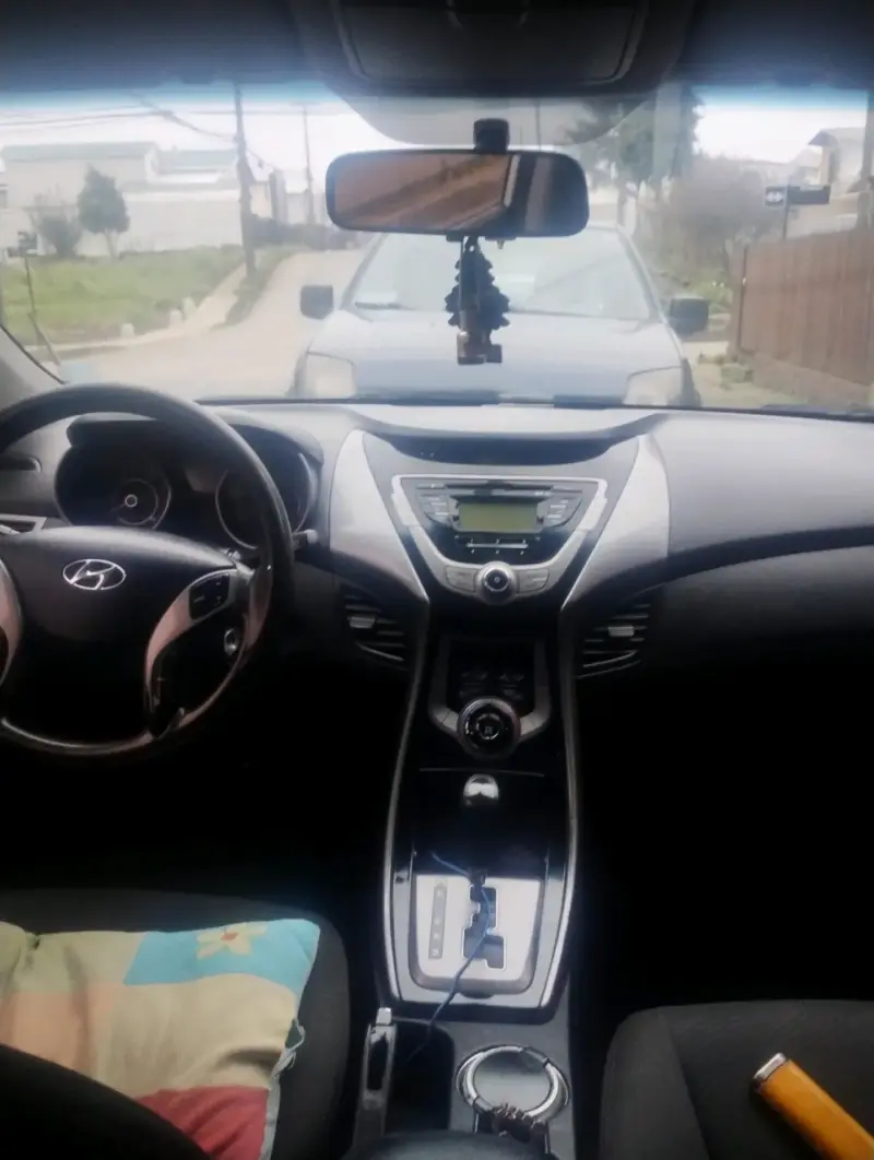 Hyundai Elantra 2013 en buen estado - 5