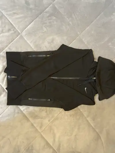 Polerón negro con capucha Nike Dri-FIT - miniatura 1