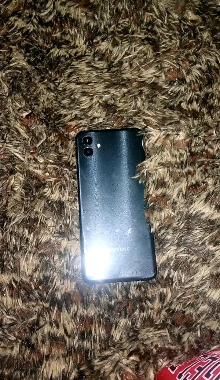 Smartphone Samsung con doble cámara trasera A04 - 1