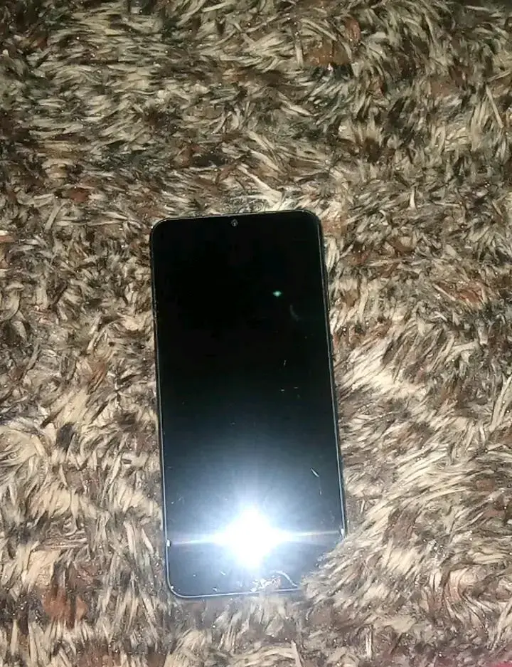 Smartphone Samsung con doble cámara trasera A04 - 2