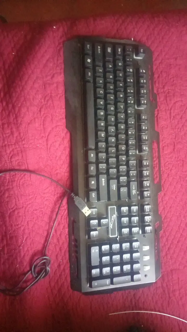 Teclado USB con diseño ergonómico