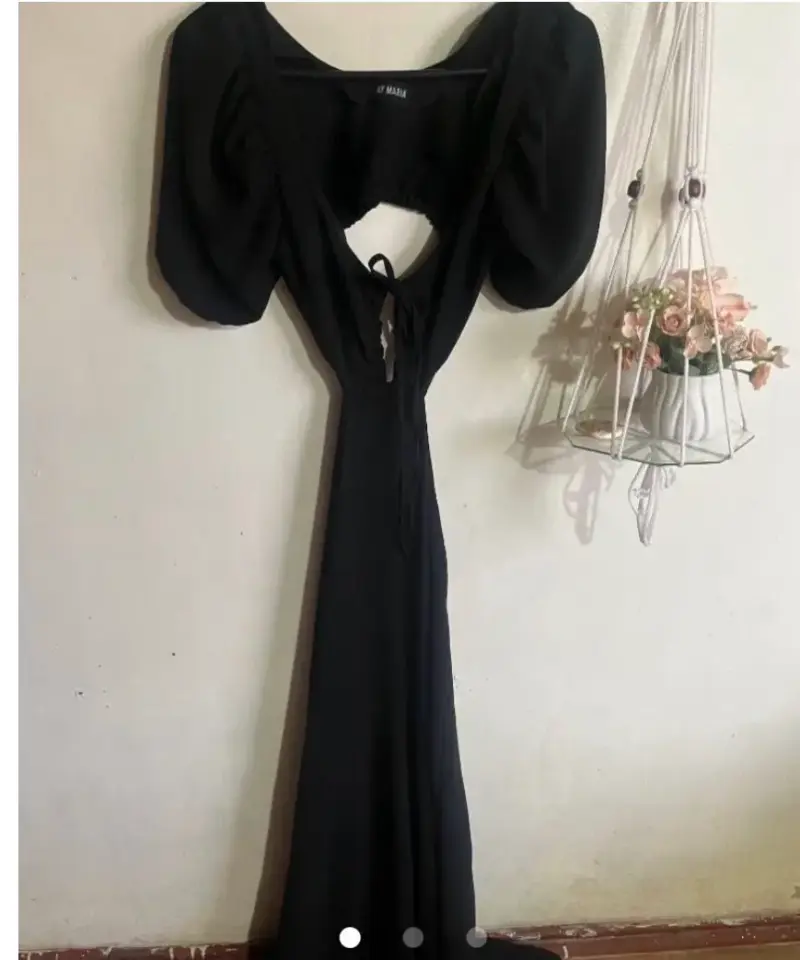 Vestido largo negro con mangas abullonadas