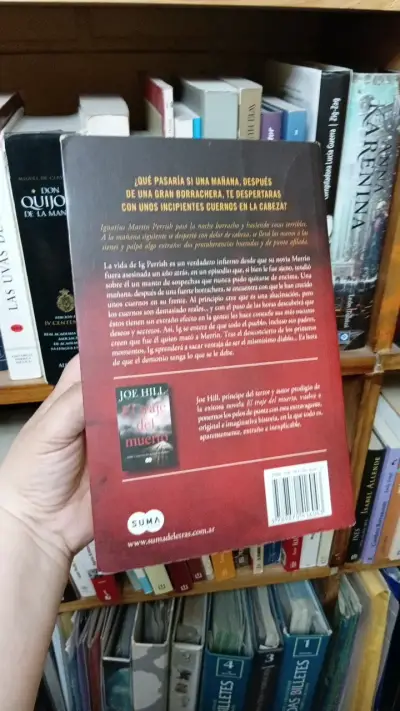 Libro 'Cuernos' de Joe Hill en buen estado - miniatura 2