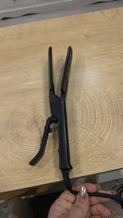 Plancha de Pelo Negra con Control de Temperatura - miniatura 2