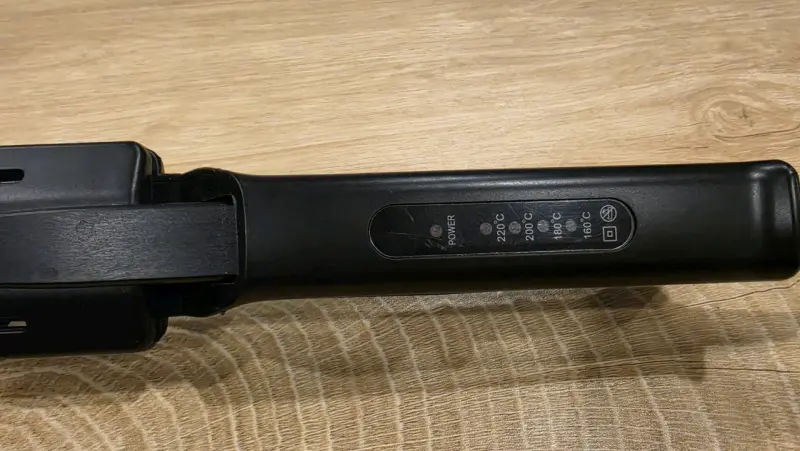 Plancha de Pelo Negra con Control de Temperatura - 4