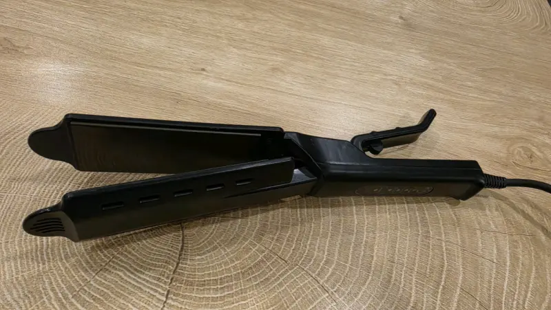 Plancha de Pelo Negra con Control de Temperatura - 5