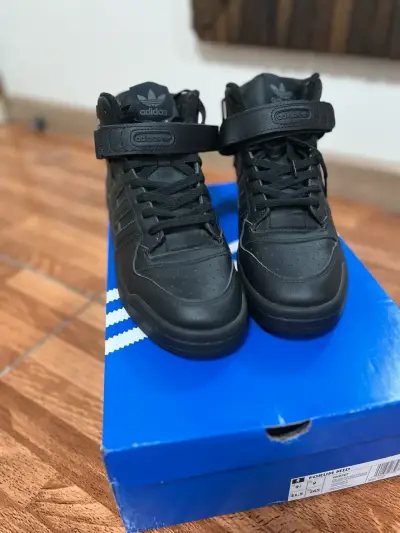Adidas Forum Mid – Triple Black | Talla 41.5 - miniatura 2