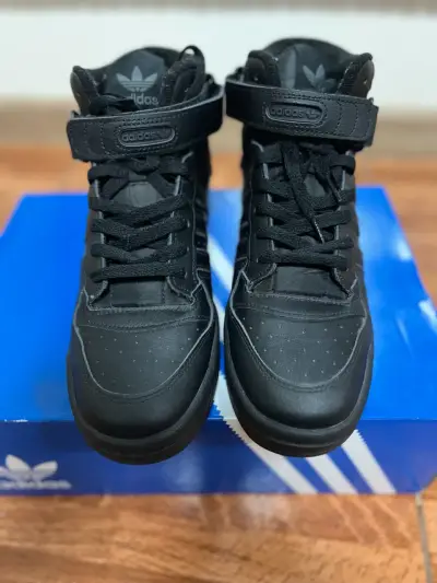 Adidas Forum Mid – Triple Black | Talla 41.5 - miniatura 3