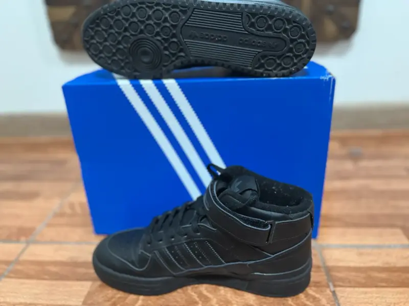 Adidas Forum Mid – Triple Black | Talla 41.5 - 5