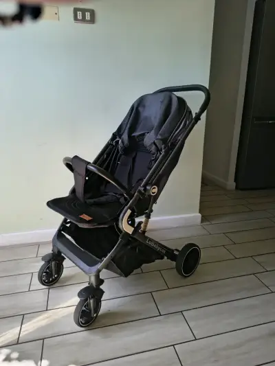 Coche de bebé plegable negro Lubaby - miniatura 2
