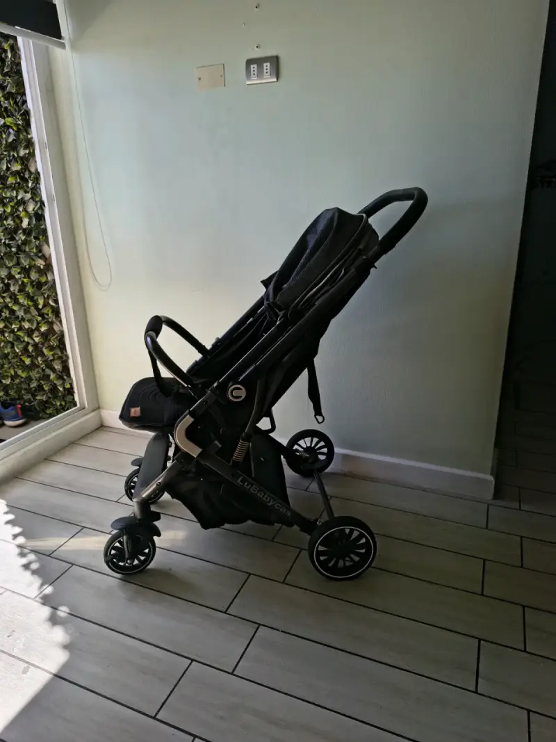 Coche de bebé plegable negro Lubaby - 3