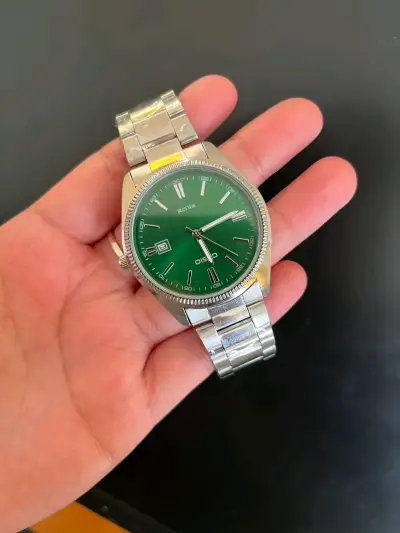 Reloj de Pulsera Plateado con Esfera Verde - miniatura 1