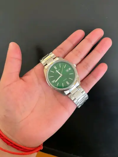 Reloj de Pulsera Plateado con Esfera Verde - miniatura 2