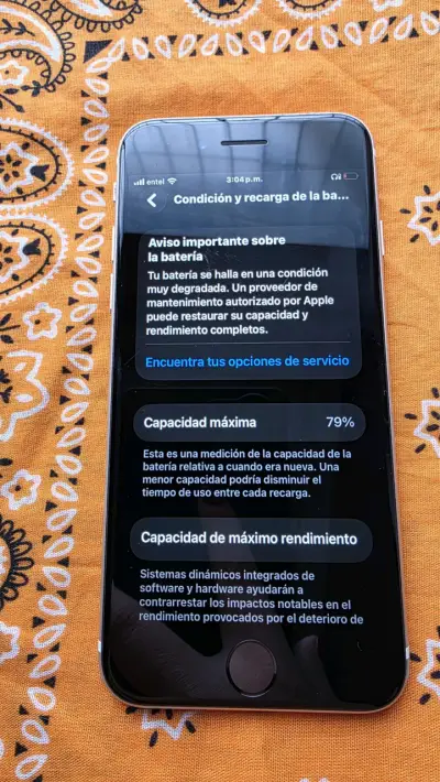 iPhone SE 2020 con bateria al 79% - miniatura 3