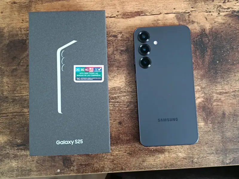 Samsung Galaxy S25 con Cargador - 2