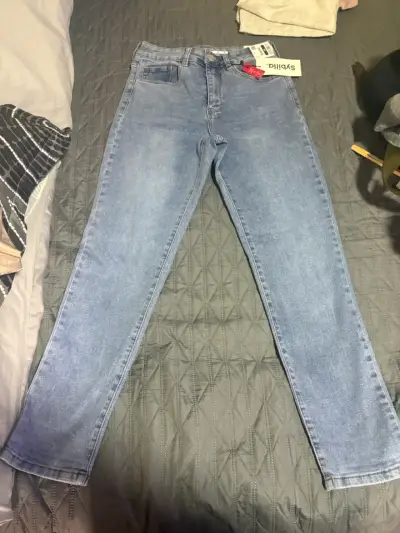 Jeans de mezclilla azul claro para mujer - miniatura 2