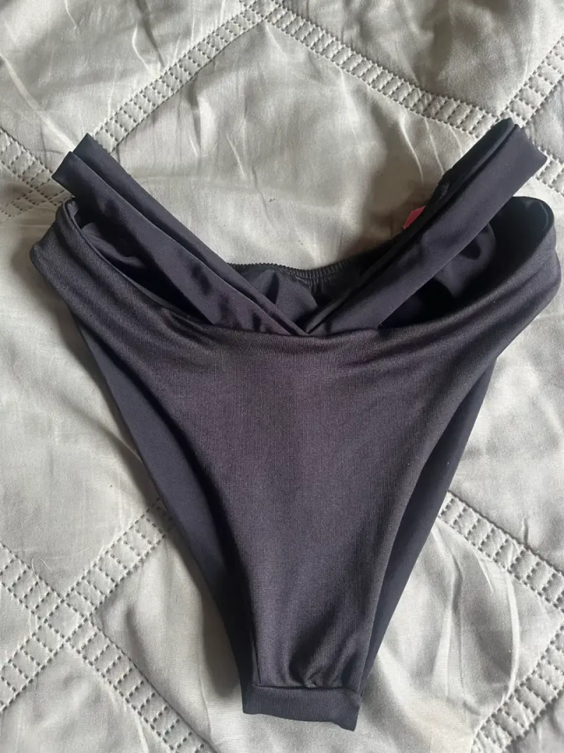 Calzón bikini negro para mujer