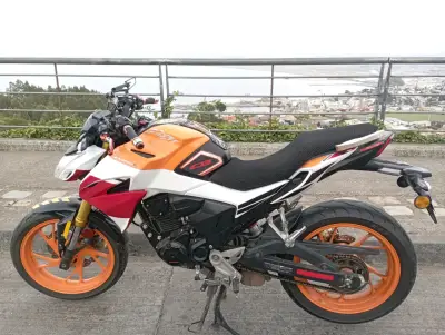 Moto Honda CBR 1900R Repsol en buen estado - miniatura 1
