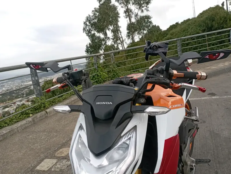 Moto Honda CBR 1900R Repsol en buen estado - 3