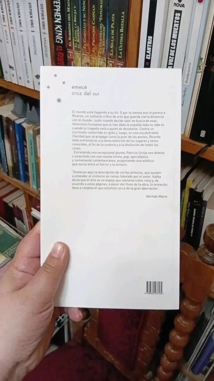 Libro 'Nunca' de Patricio Urzúa - 2