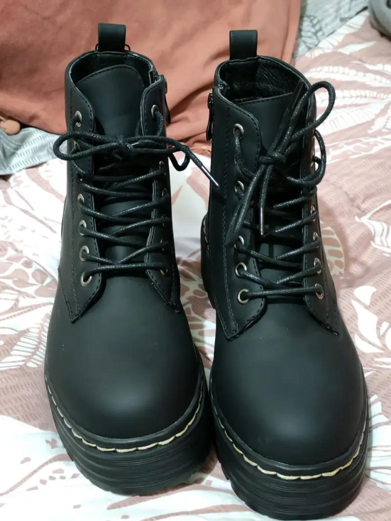Botines negros con plataforma y cordones - 2
