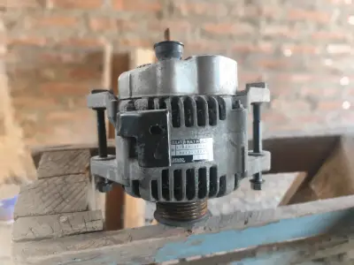 Alternador Denso Usado para Auto - miniatura 1