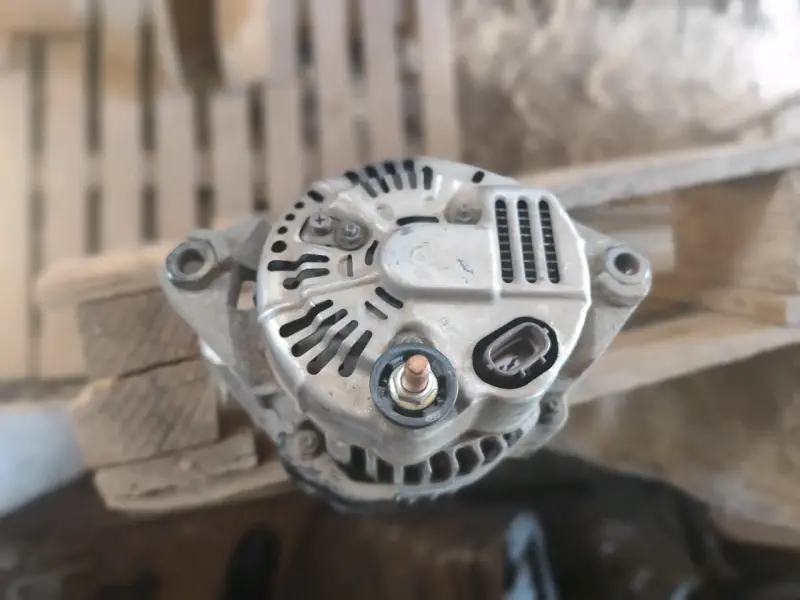 Alternador Denso Usado para Auto - 2