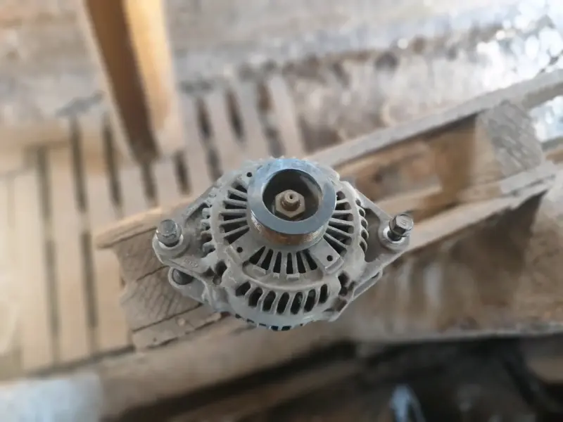 Alternador Denso Usado para Auto - 3