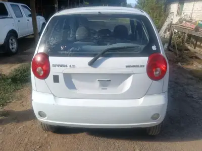 Chevrolet Spark  2010 en buen estado 800 motor - miniatura 3