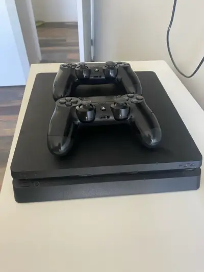 Consola Ps4 con 2 controles en buen estado - miniatura 1