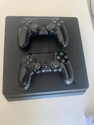 Consola Ps4 con 2 controles en buen estado - miniatura 3