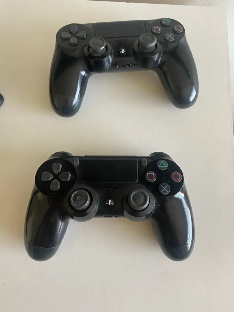 Consola Ps4 con 2 controles en buen estado - 4