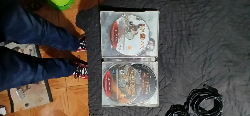 Consola PlayStation 3 con juegos y controles - 2