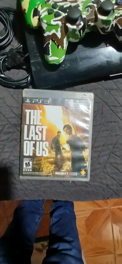 Consola PlayStation 3 con juegos y controles - miniatura 5